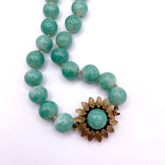 Vintage Green Pekin Glass Beads Chinese Necklace 22” with Flower Clasp - Picture 6 of 8